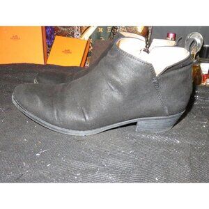 Solely Black Leather Zip Ankle Boots size 9 sleek